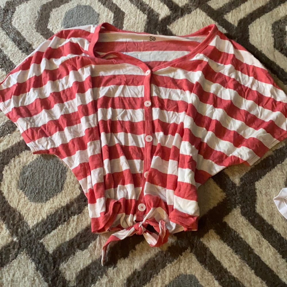 Short sleeve tie front crop top